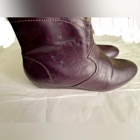 Libby Edelman Purple Croc-Embossed Ankle Boots - Picture 3 of 7